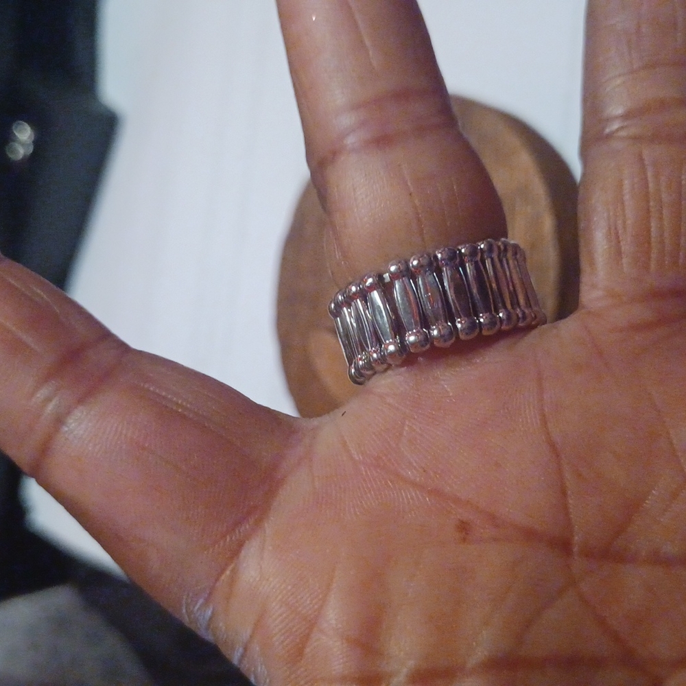 Ring - Picture 3 of 4